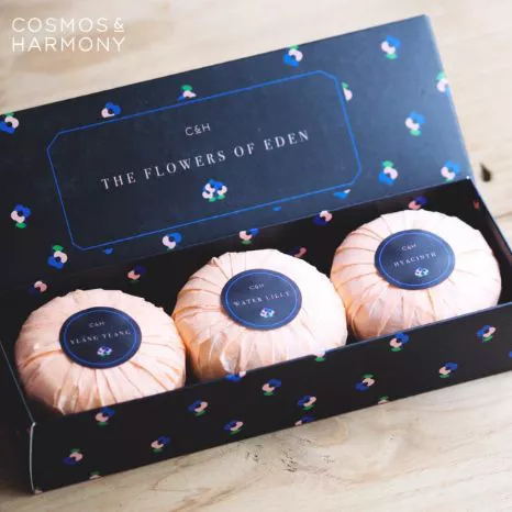 COSMOS & HARMONY The Flowers Of Eden Soap Collection 120g. x3 (360g.) เซ็ตสบู่ดอกไม้จากสวนเอเดน สูตรฟรอนท์ยาร์ด